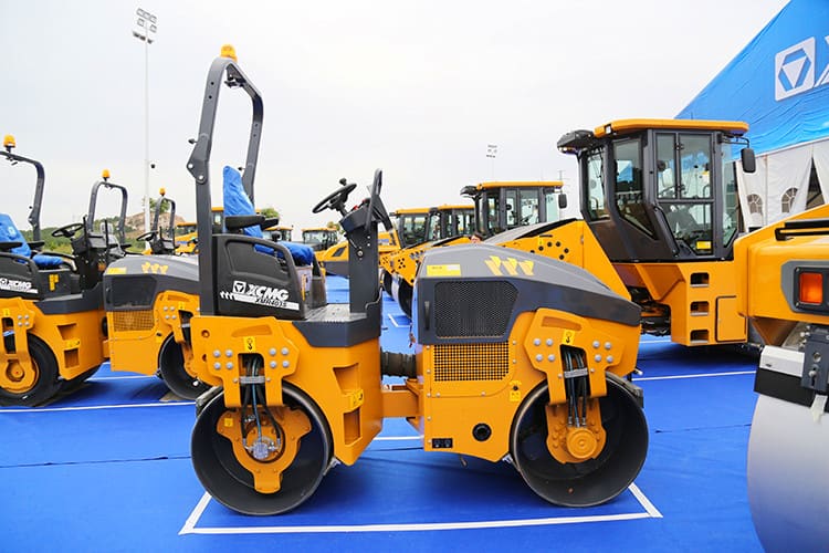 XCMG new 4 ton light vibratory roller XMR403S double drum asphalt compactor machinery for sale